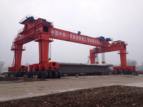 中鐵(tiě)科(kē)工(gōng)900t提梁機(jī)